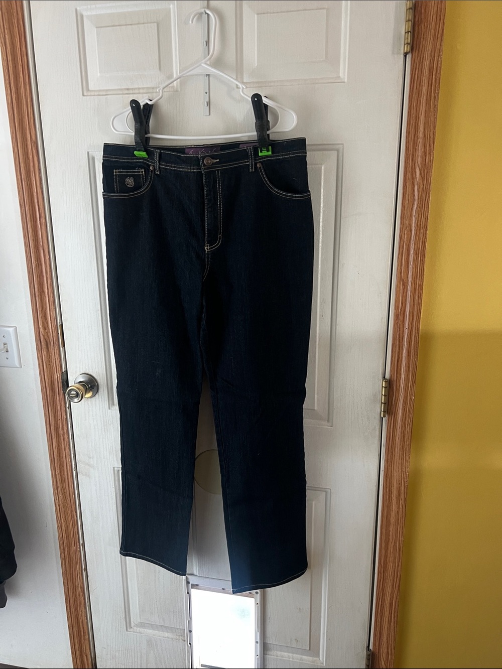 Gloria Vanderbilt Black Bootcut Jeans with Contrast Stitching